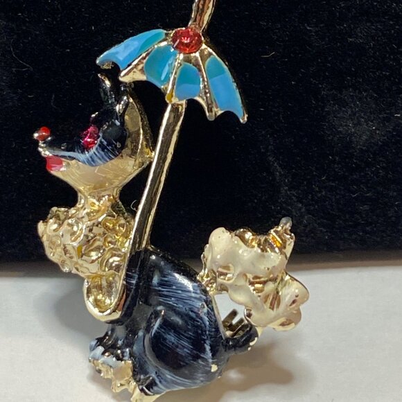 Vintage Poodle Brooch With Blue Umbrella & Rhinestone Eyes J0134 - Picture 1 of 16